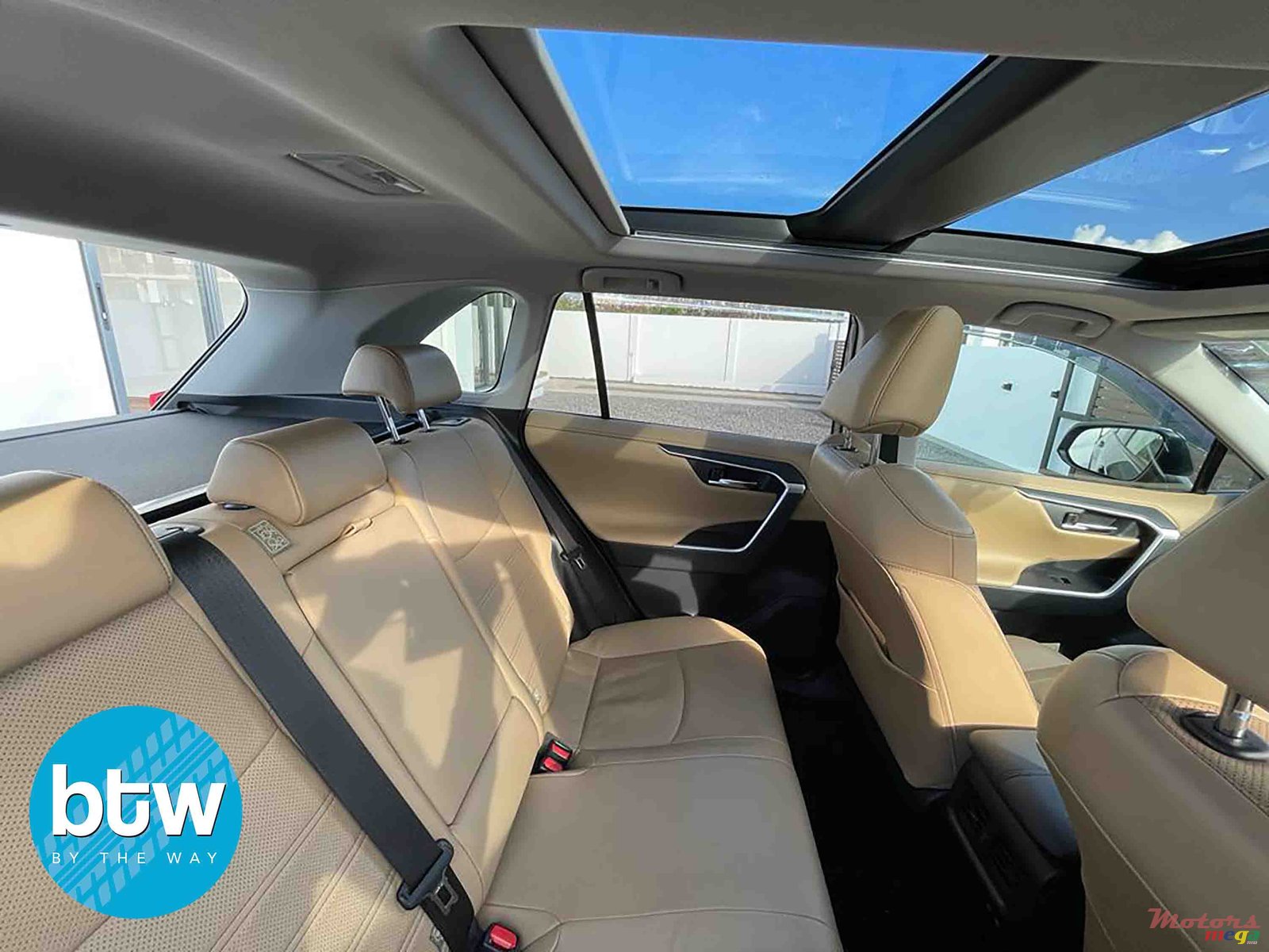 2019' Toyota RAV4 photo #5