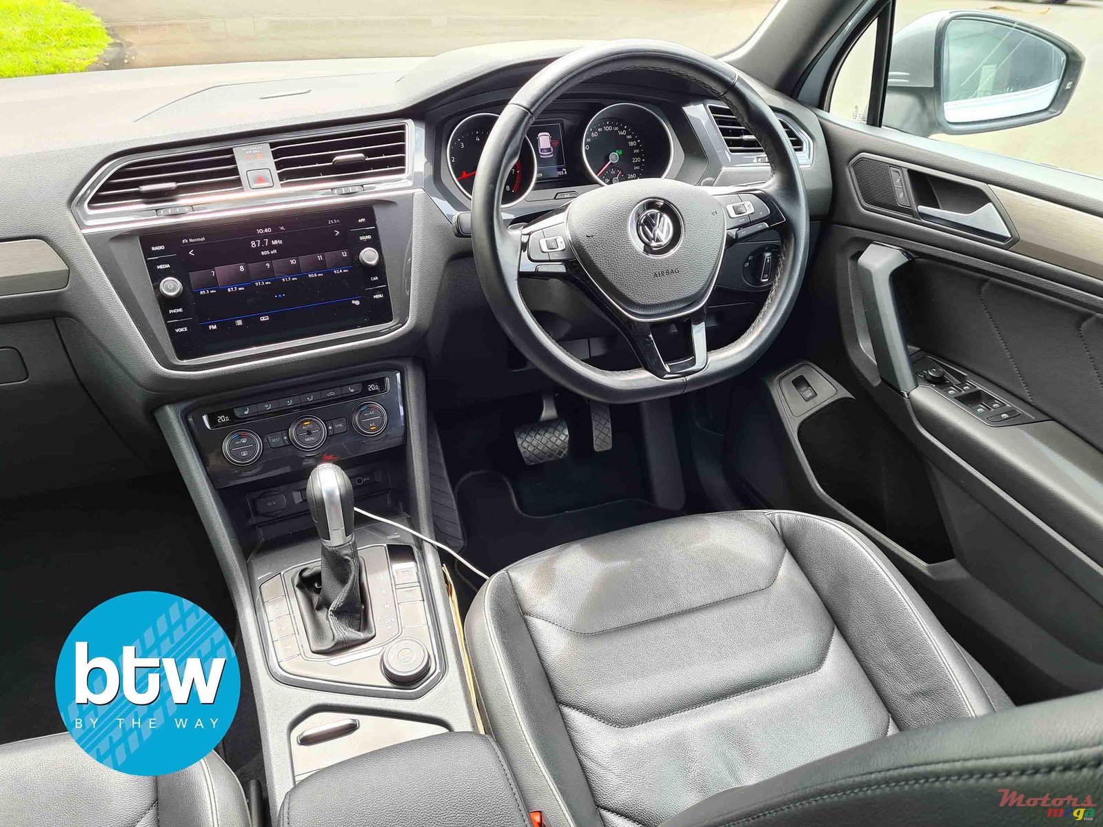 2019' Volkswagen Tiguan photo #5