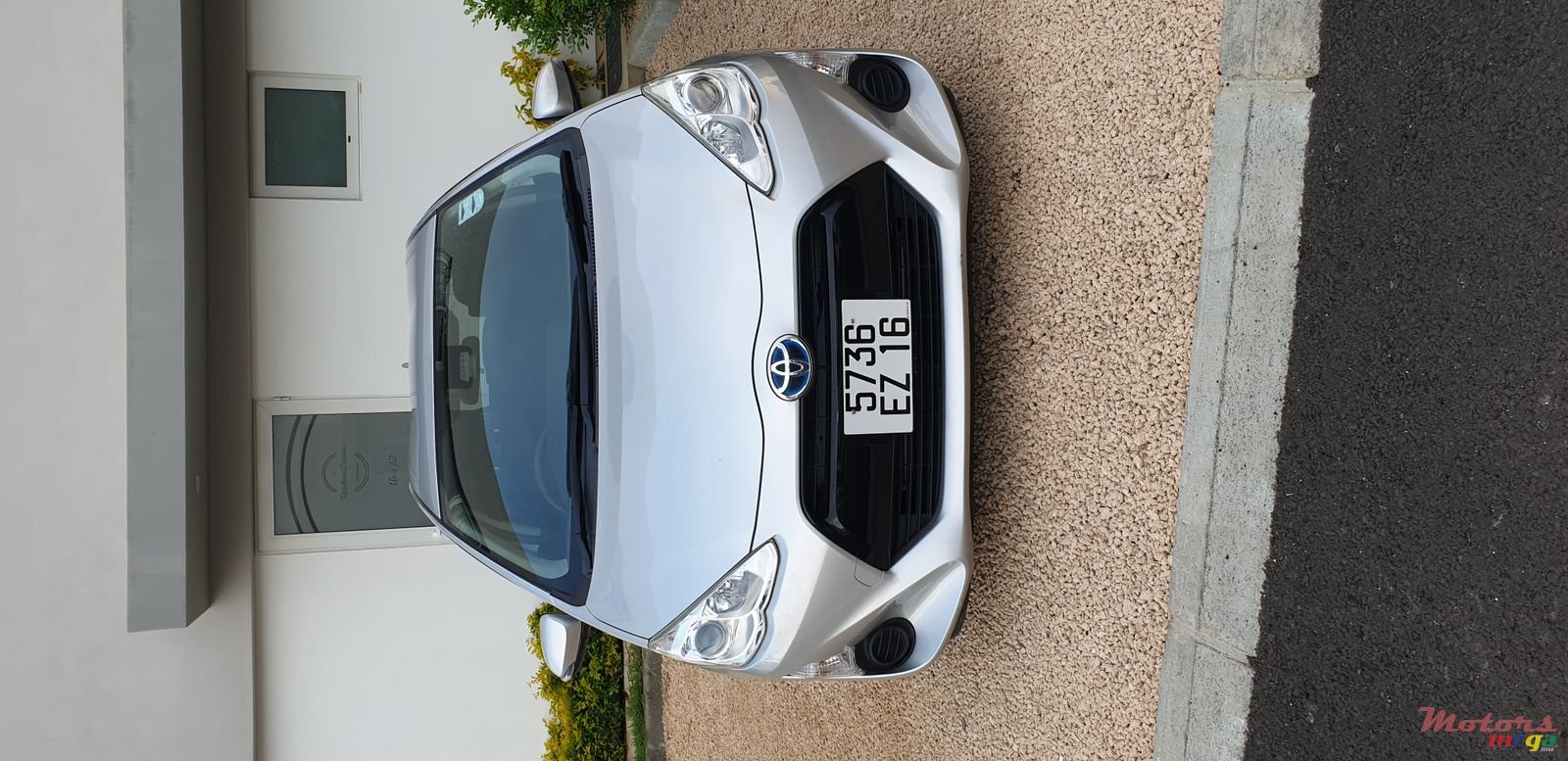 2016' Toyota Aqua NHP10-AHXNB photo #3