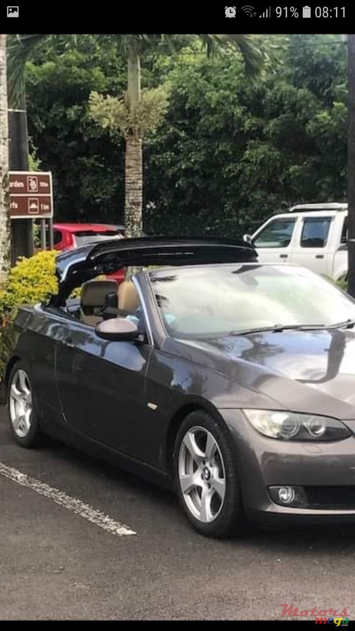 2010' BMW 3 Series Convertible photo #3