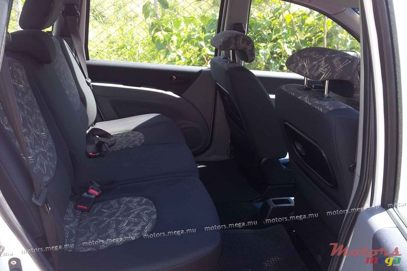 2005' Hyundai Matrix photo #1