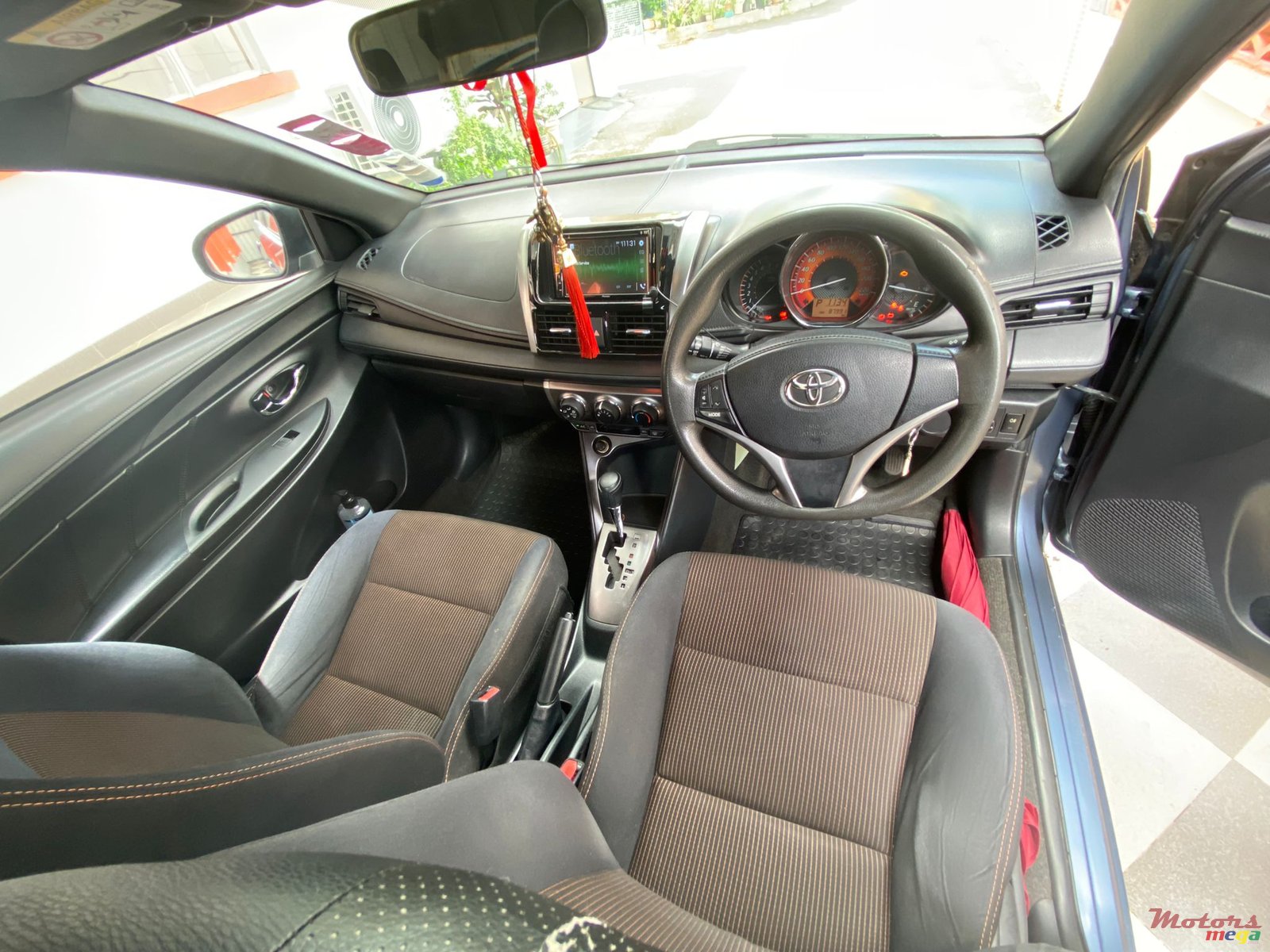 2014' Toyota Yaris photo #7