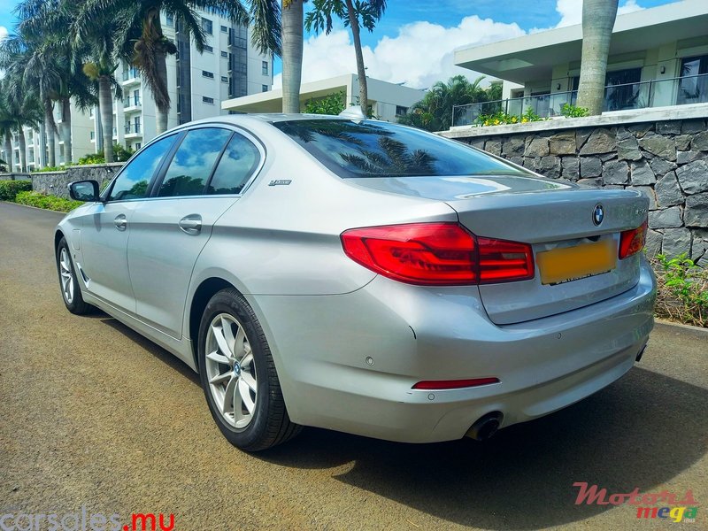 2020' BMW 530 e Luxury Line E-Drive 2.0 photo #3