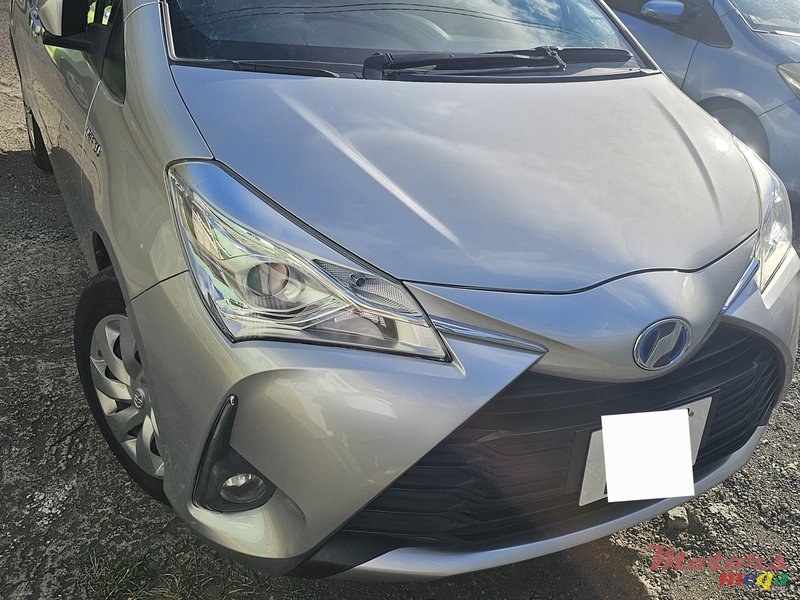 2017' Toyota Vitz hybrid photo #1
