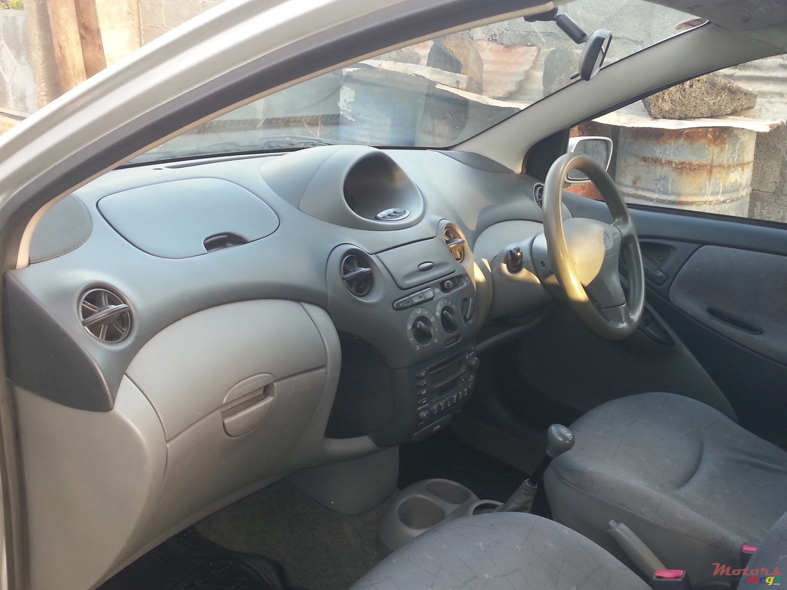 1999' Toyota Vitz photo #5