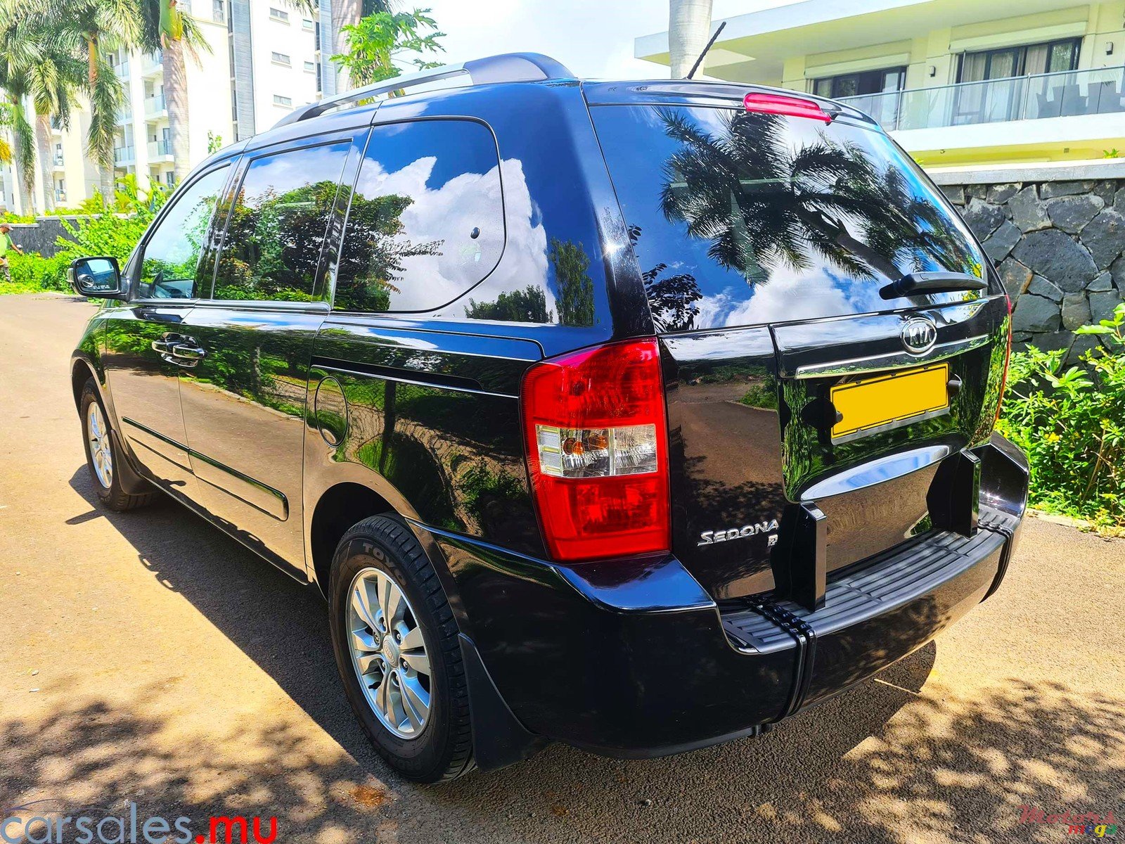 2012' Kia Sedona Wheelchair Accessible Vehicle photo #2
