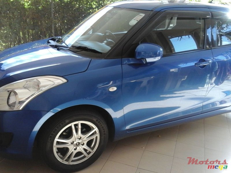 2011' Suzuki Swift photo #1