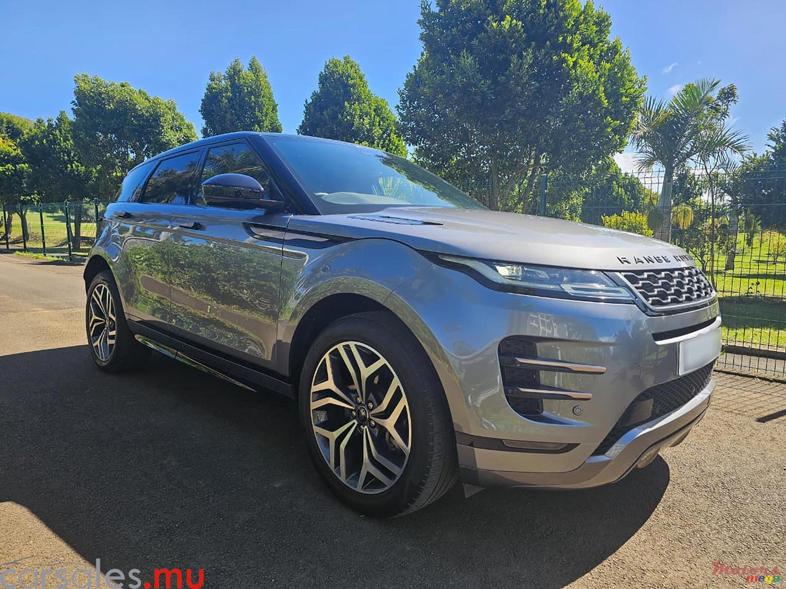 2024' Land Rover Range Rover Evoque P300e Plug-In Hybrid photo #1