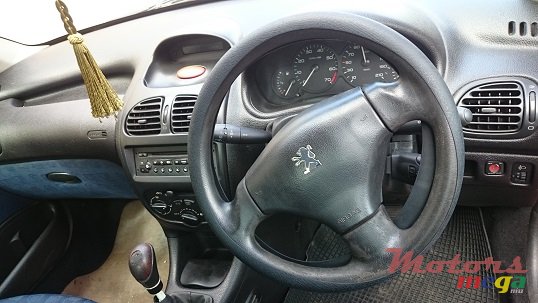 2002' Peugeot 206 photo #3