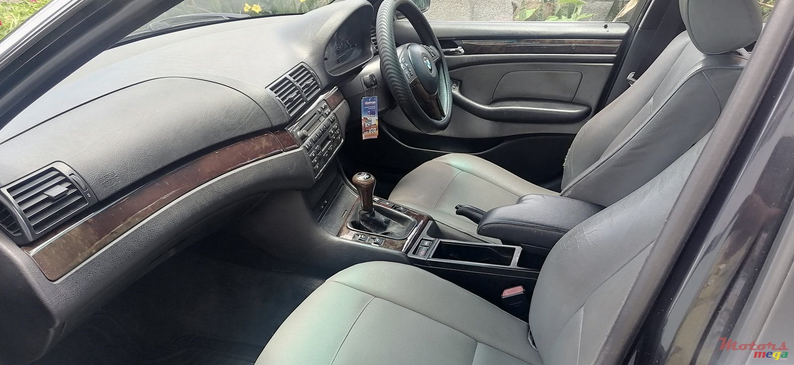 2004' BMW 3 Series Compact photo #3