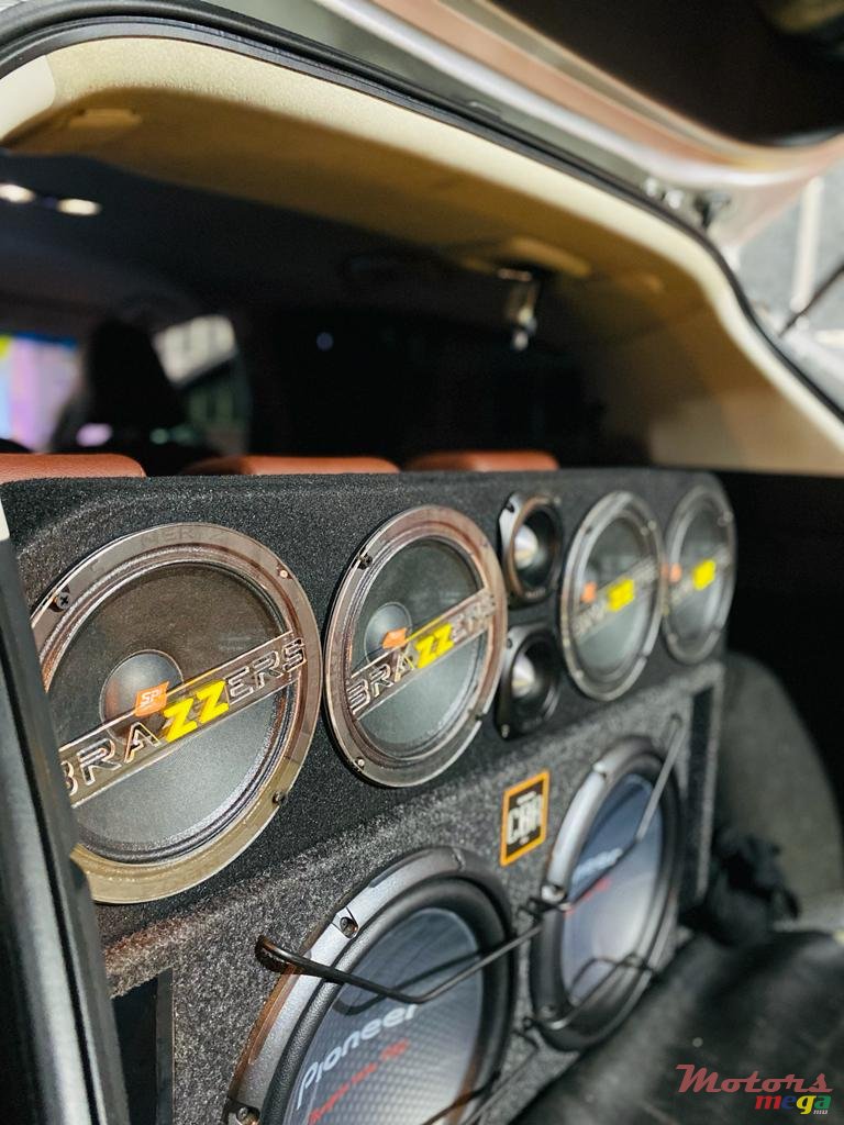 2014' Honda Vezel photo #2