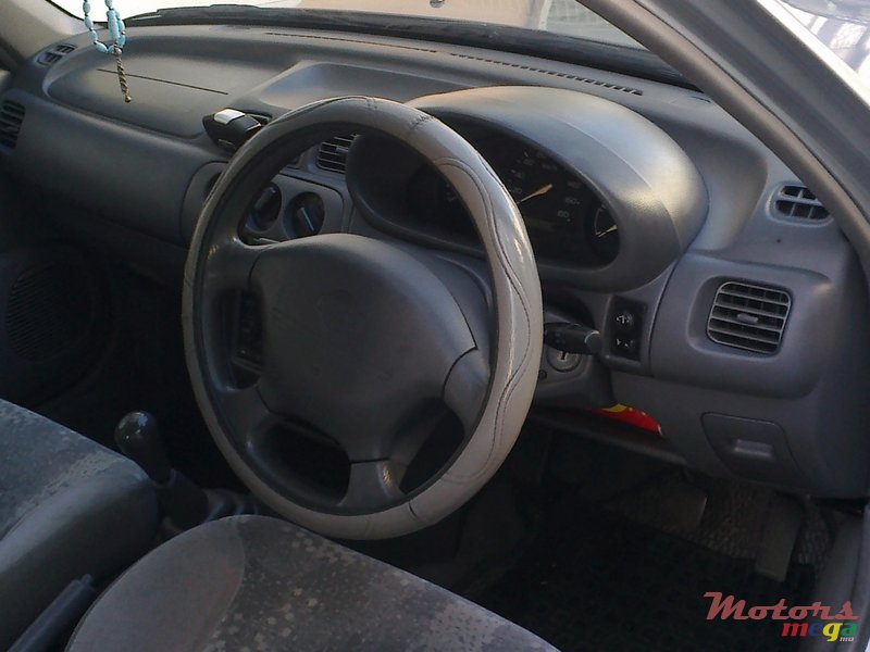 2001' Nissan Micra photo #4