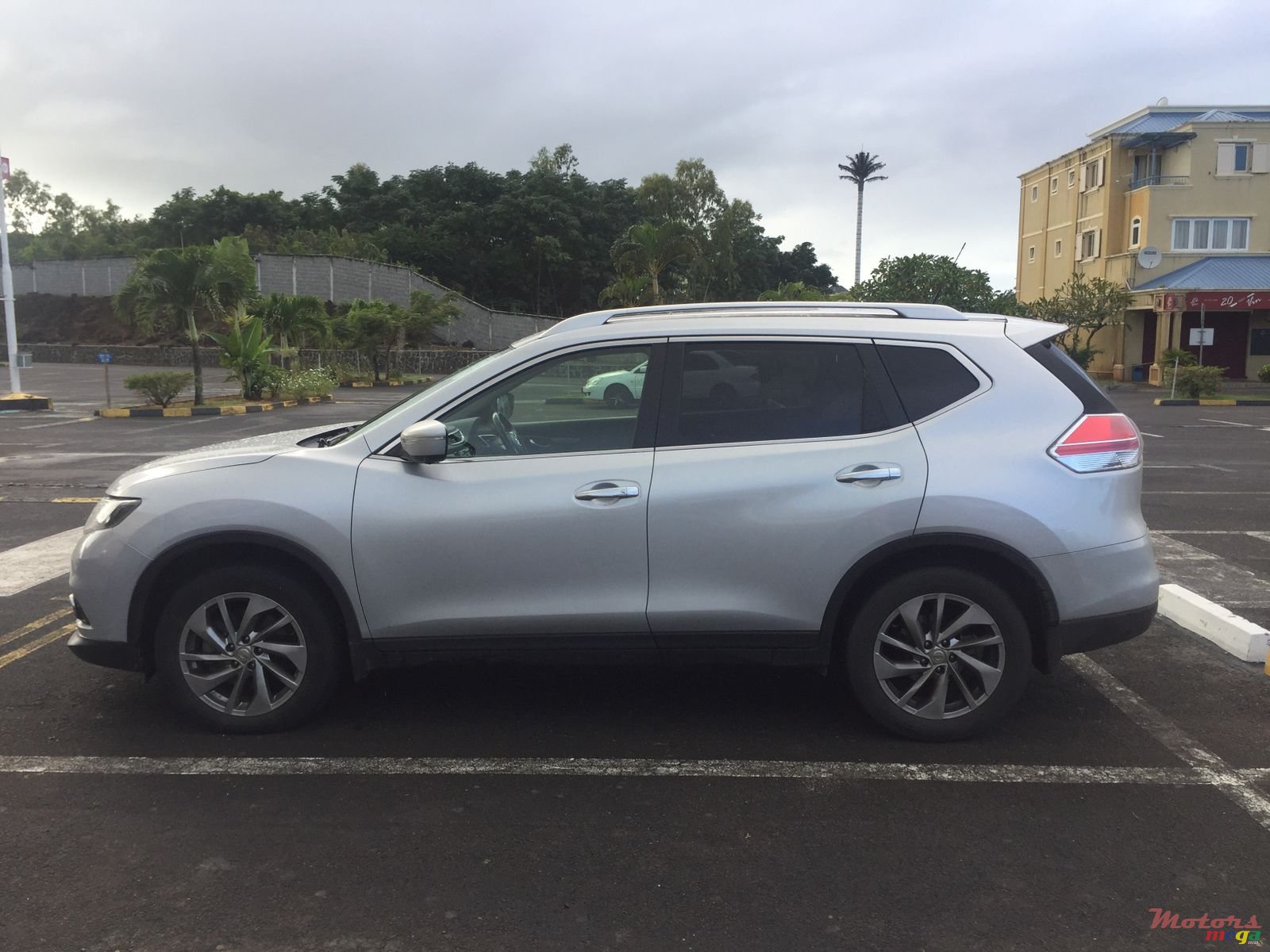 2015' Nissan X-Trail 2.0 4WD photo #2