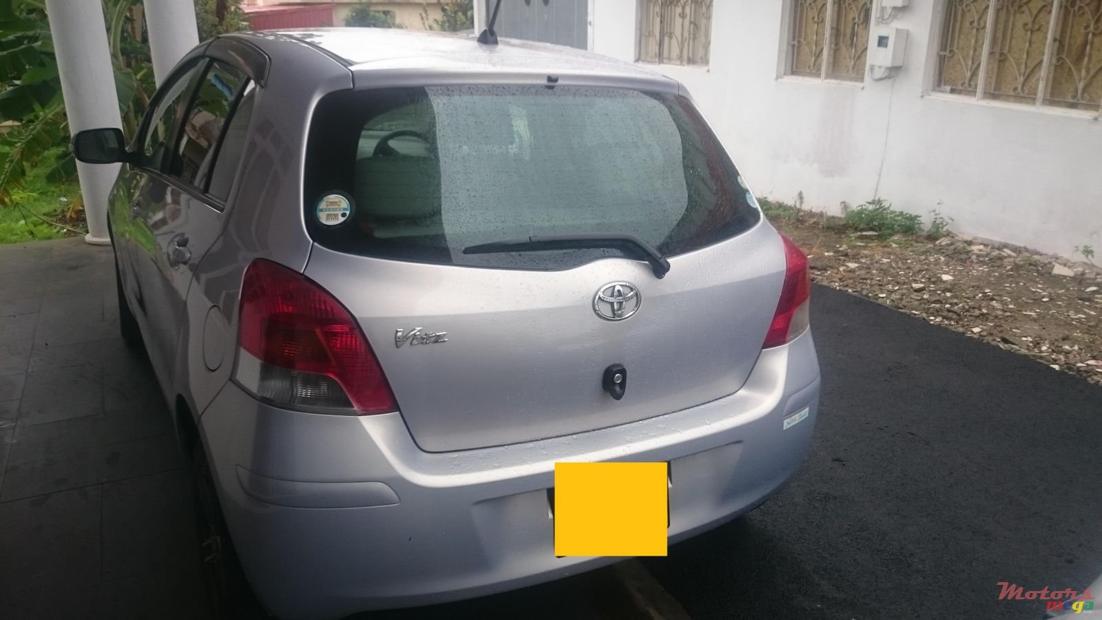 2009' Toyota Vitz photo #1