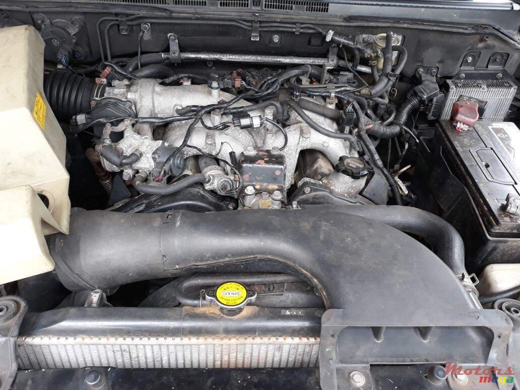 2005' Mitsubishi Pajero photo #6