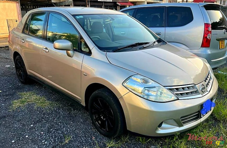 2010' Nissan Tiida Sedan photo #1