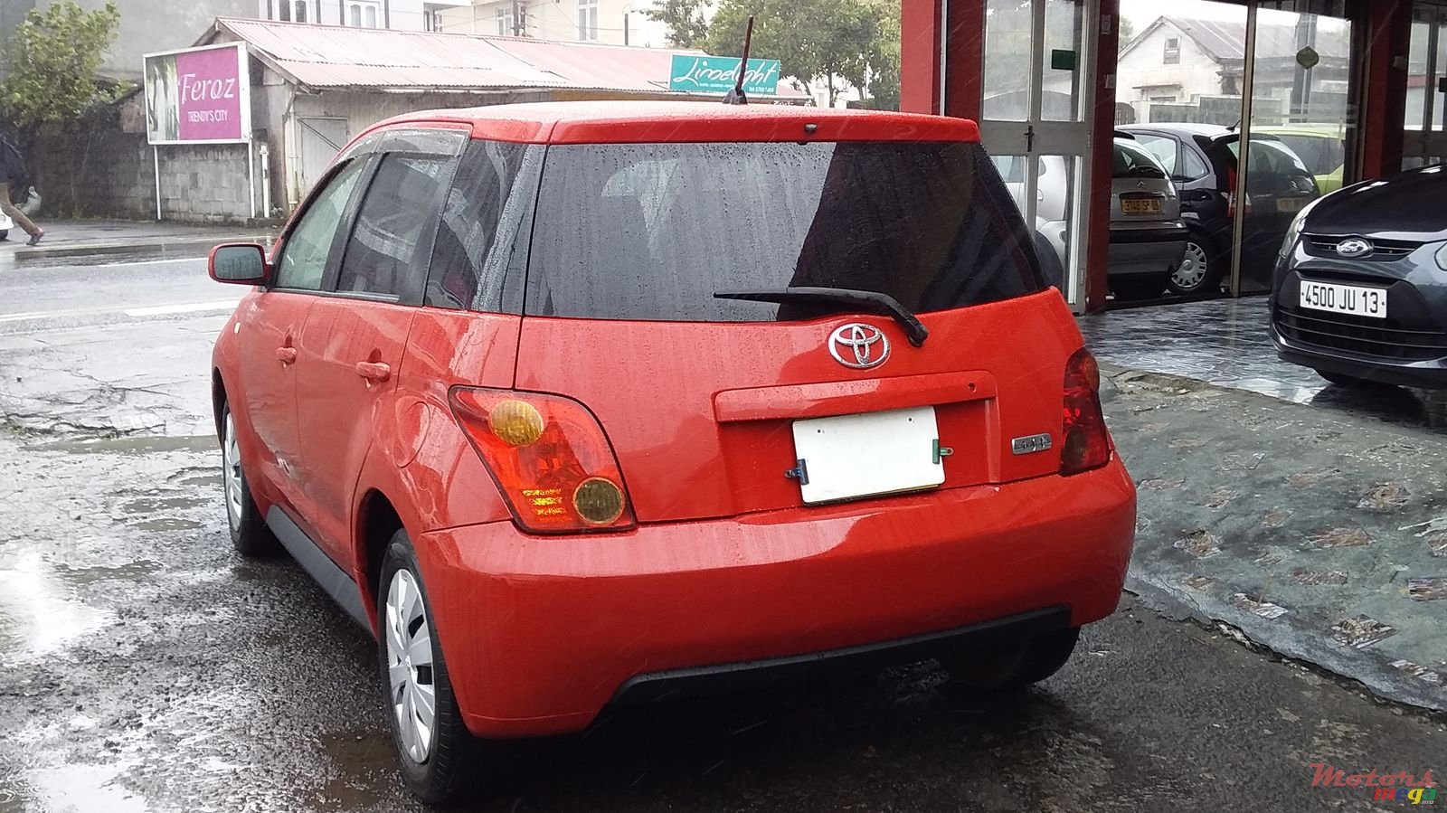 2003' Toyota IST photo #4