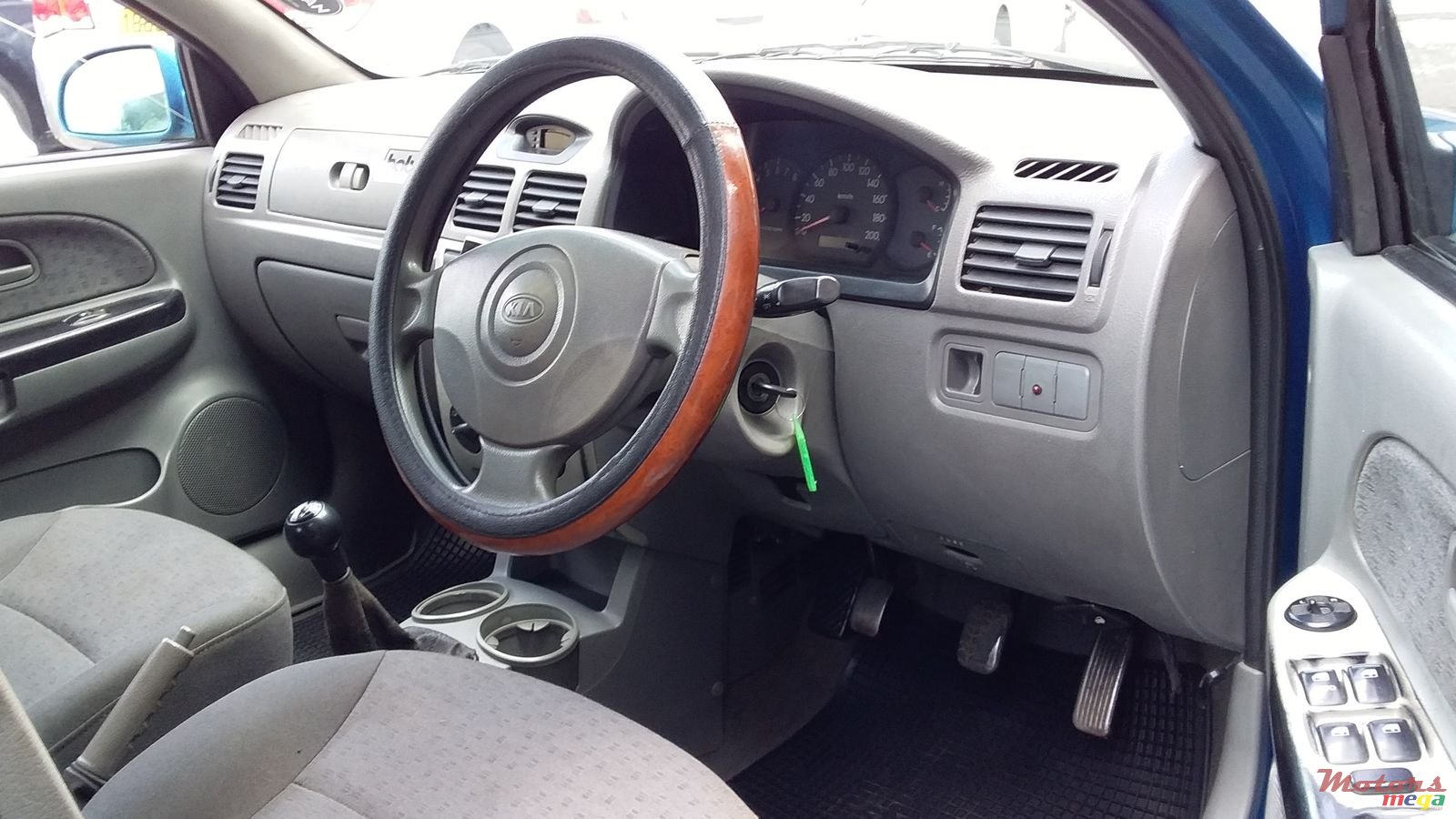 2005' Kia Rio photo #3