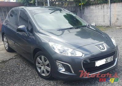 2012' Peugeot 308 1.6L photo #1