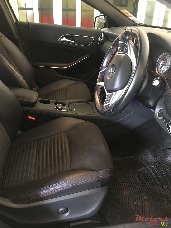 2013' Mercedes-Benz A 180 photo #2