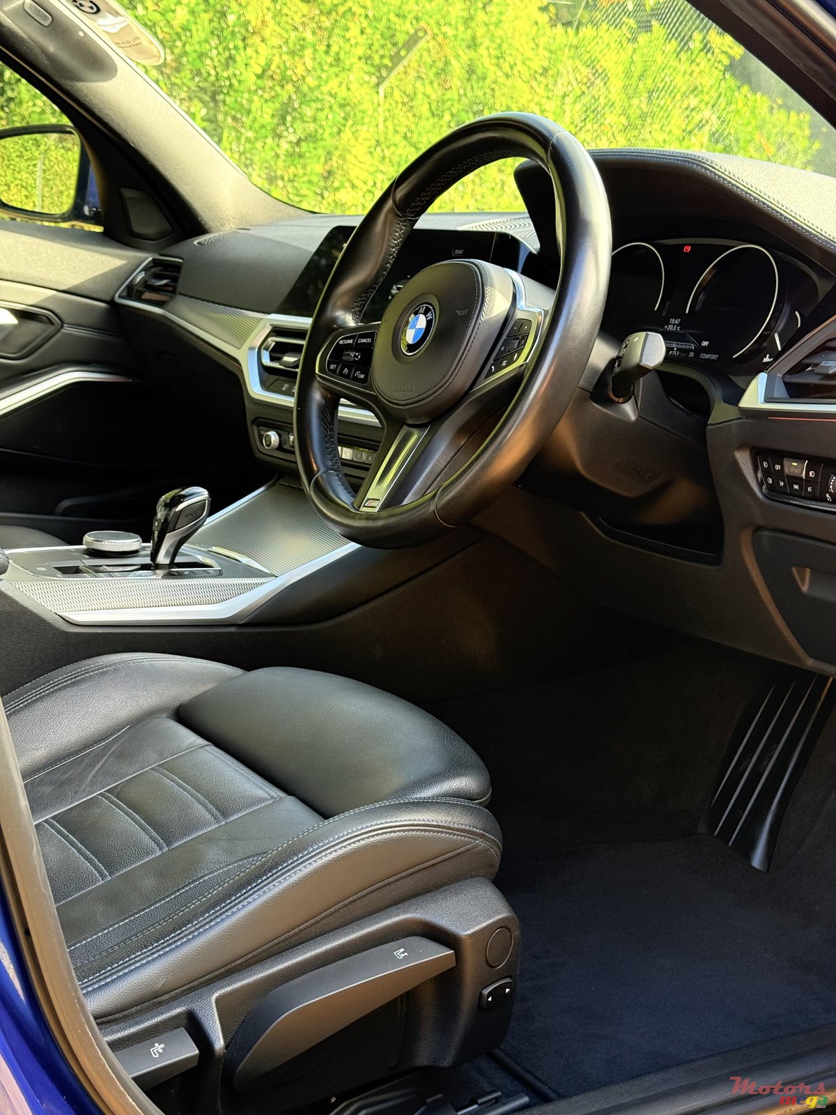 2019' BMW 330 photo #7