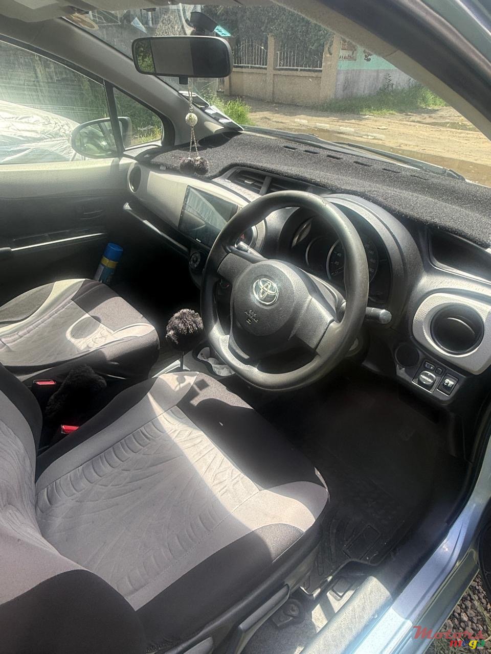 2012' Toyota Vitz photo #3