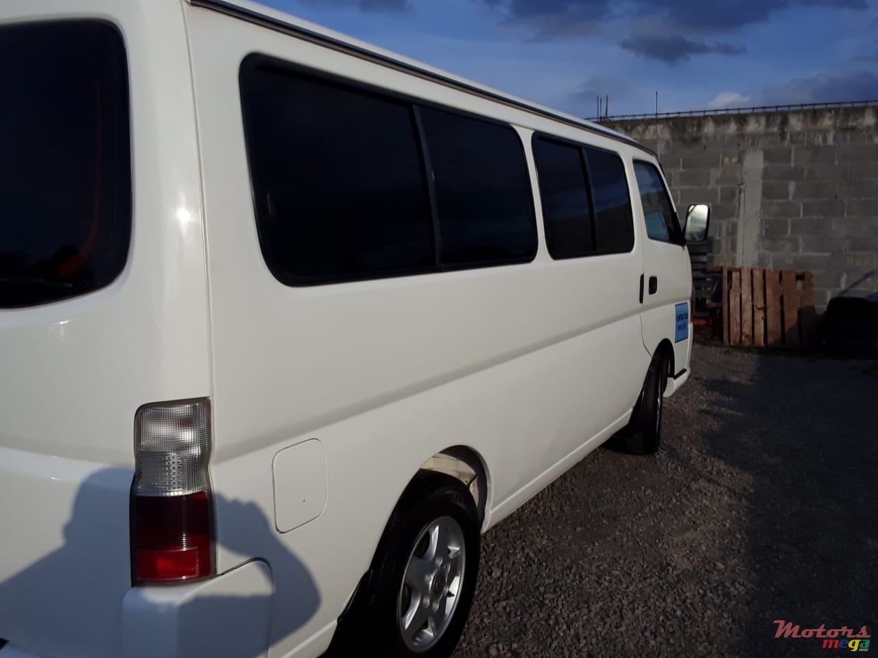 2007' Nissan NP300 photo #1