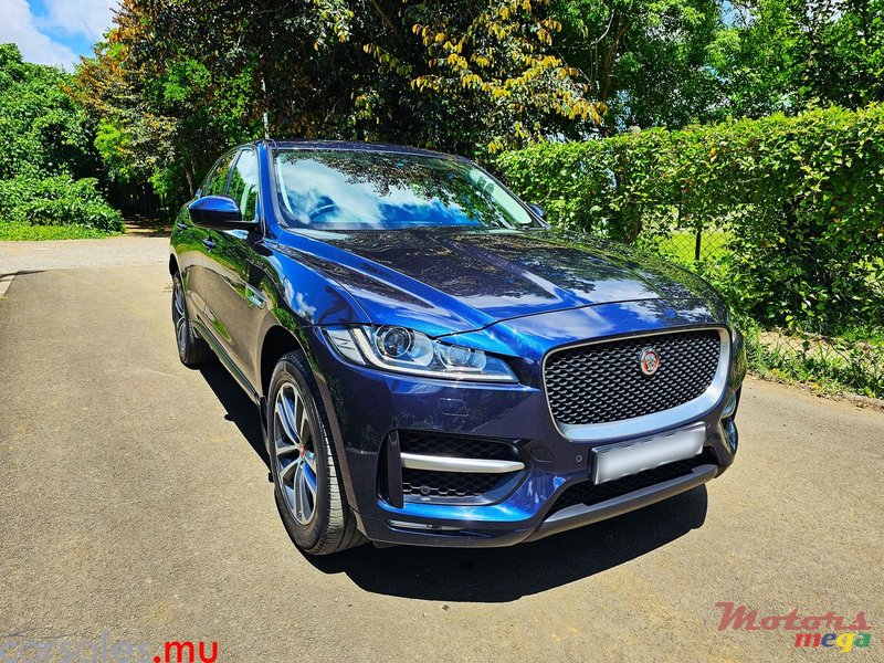 2017' Jaguar F-Pace 20d R-Sport AWD photo #2