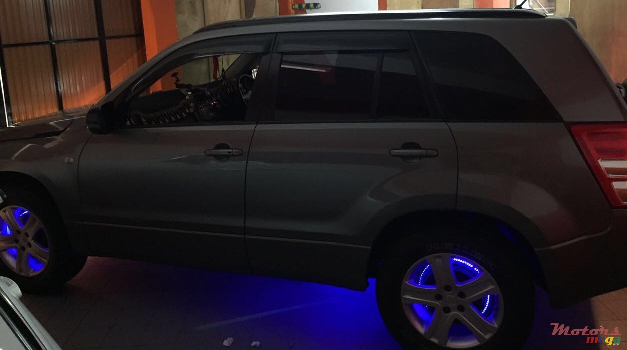 2005' Suzuki Grand Vitara photo #2