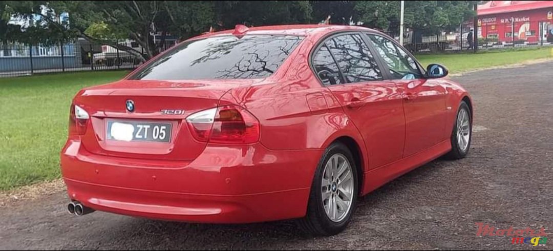 2005' BMW 3 Series 320i photo #4