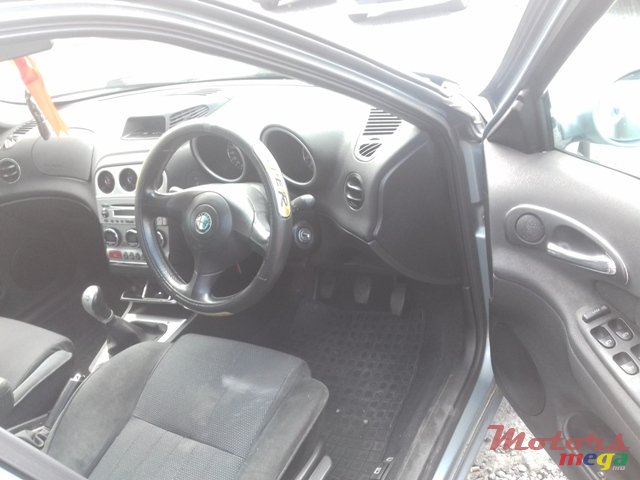 2004' Alfa Romeo photo #5