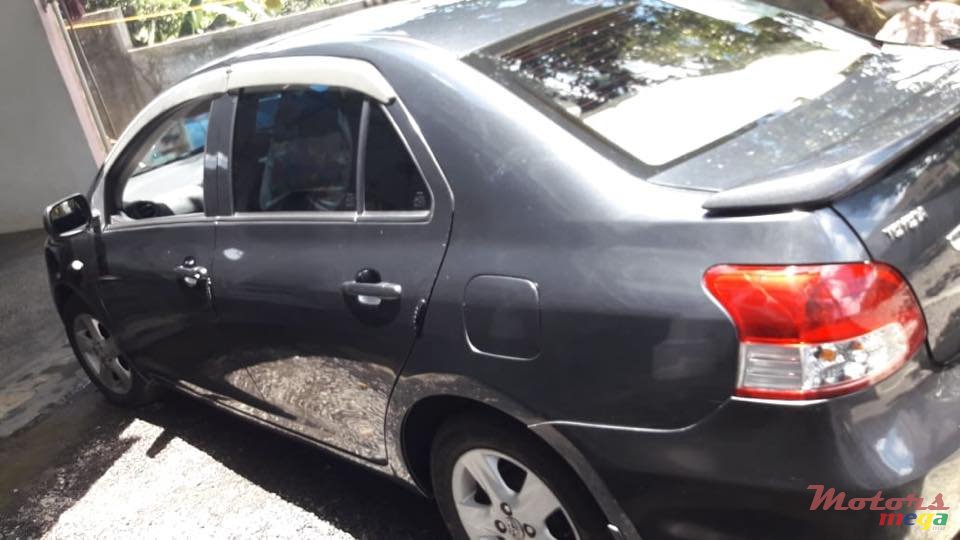 2008' Toyota Yaris photo #7