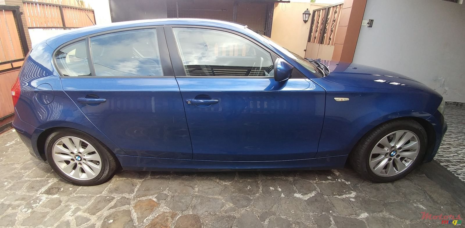 2010' BMW 1 Series photo #1