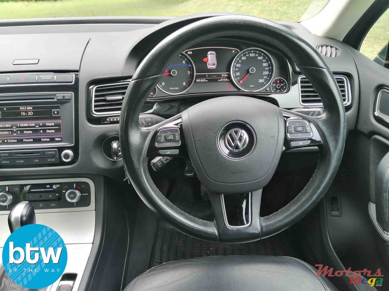 2014' Volkswagen Touareg AWD - V6 photo #6