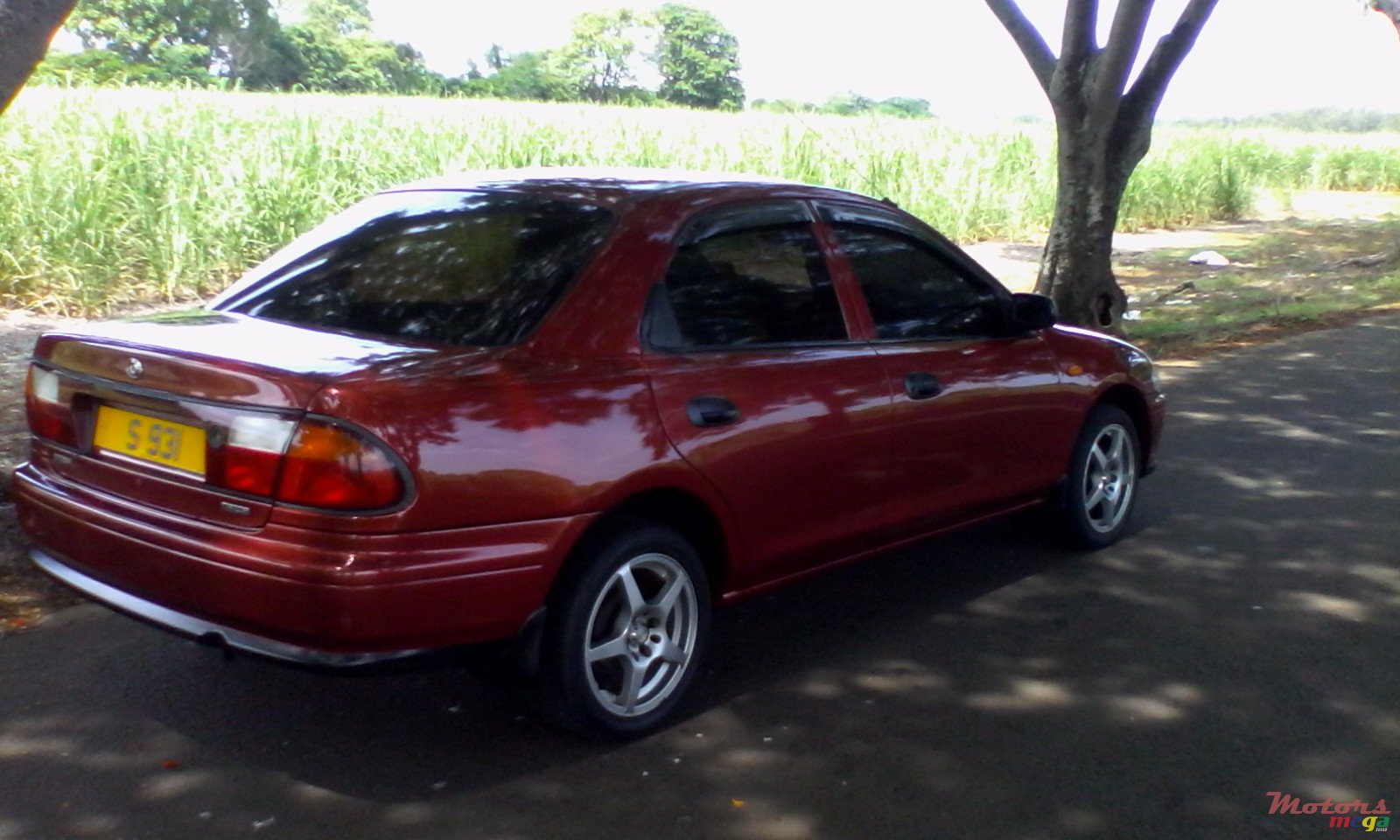 1998' Mazda 323 non photo #1