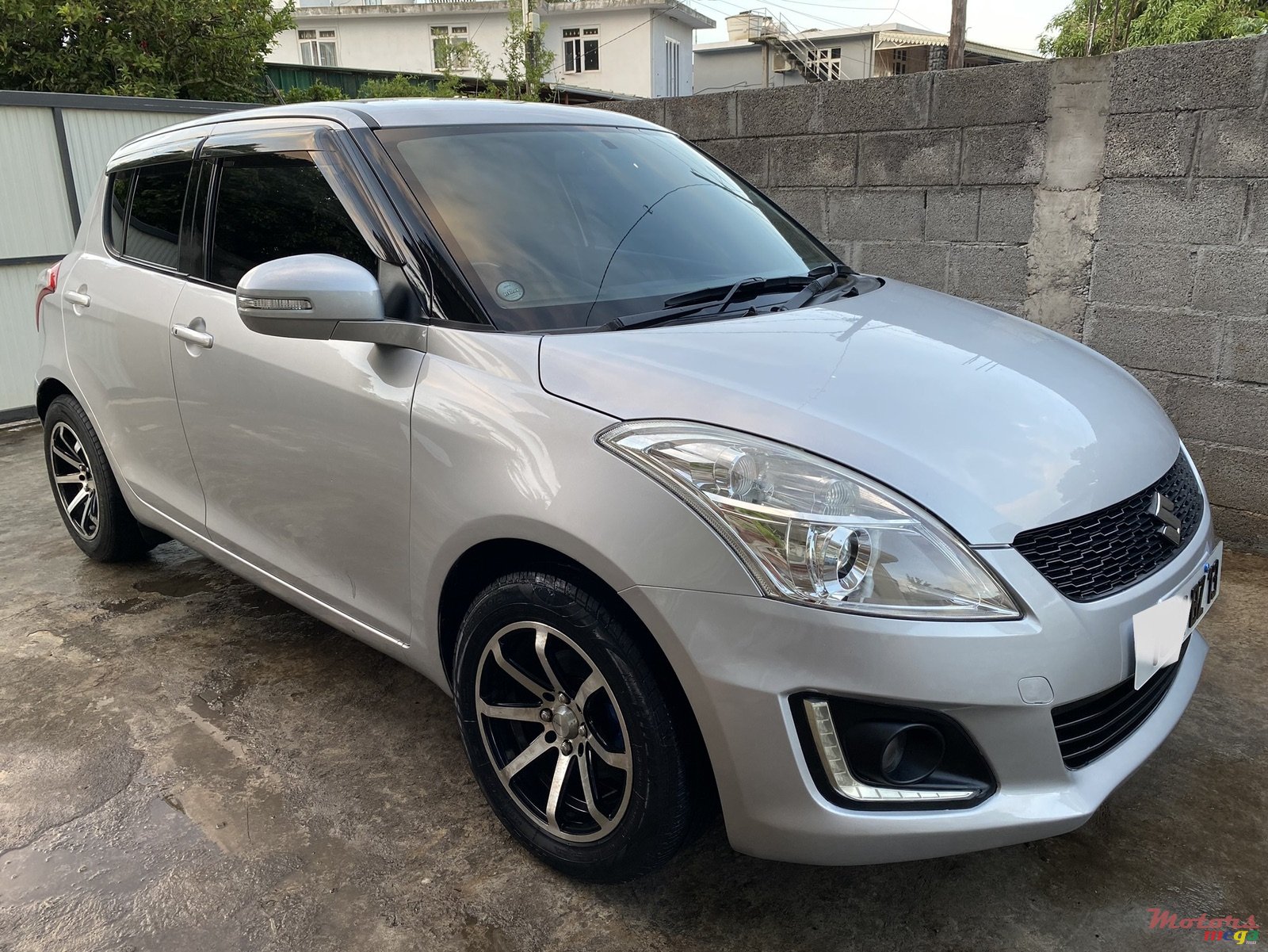 2013' Suzuki Swift photo #4