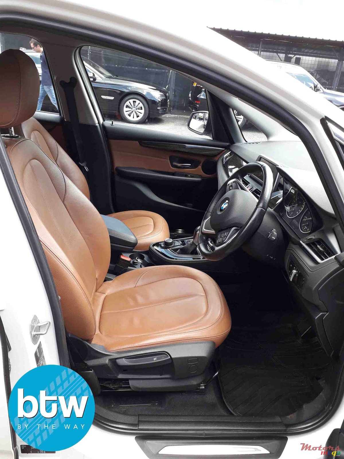 2015' BMW 2 Series 218i Gran Tourer photo #4