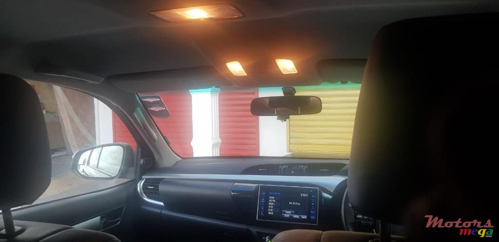 2017' Toyota Hilux photo #5