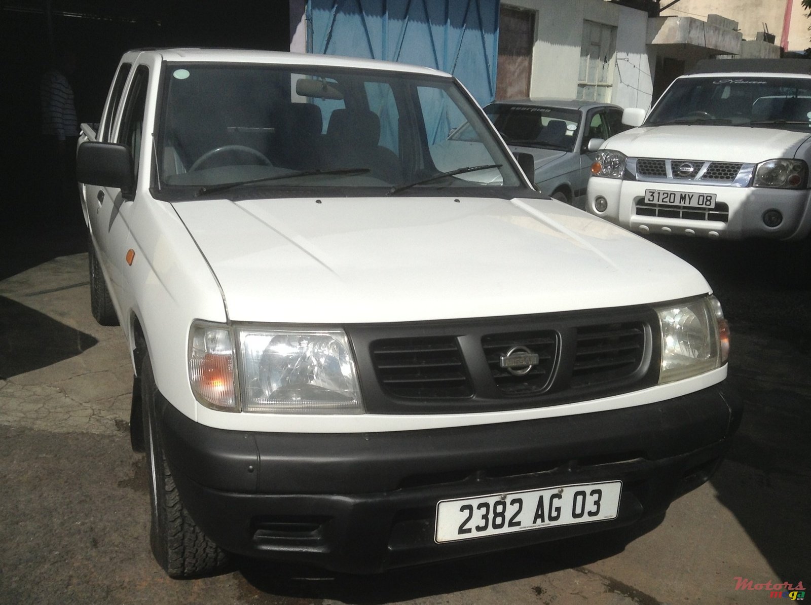 2003' Nissan Hardbody 2.7 photo #1