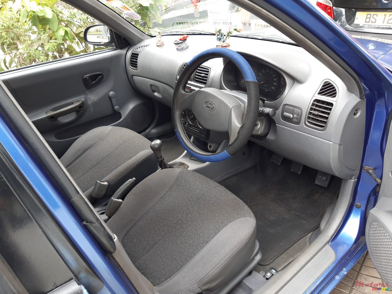 2000' Hyundai Accent photo #6