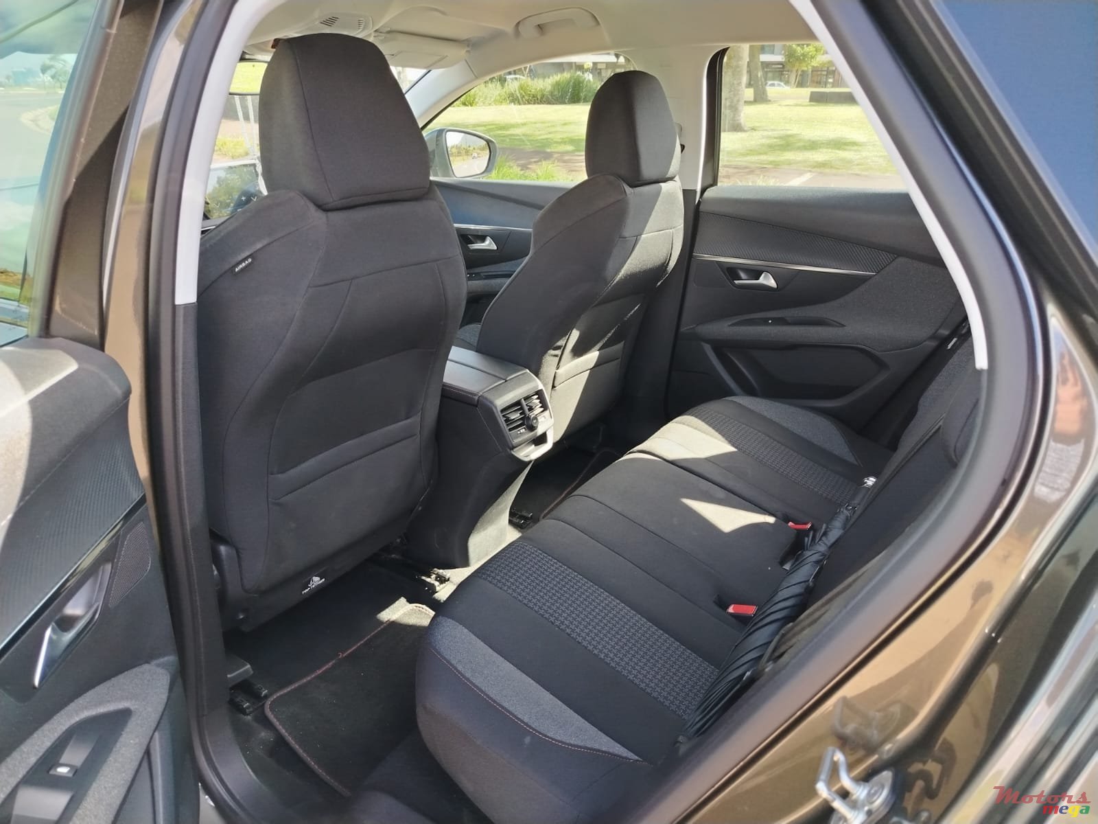 2020' Peugeot 3008 photo #4