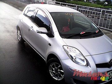 2008' Toyota Vitz photo #1