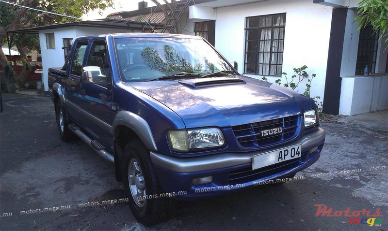 2004' Isuzu KB Series 300 TDi LX photo #3