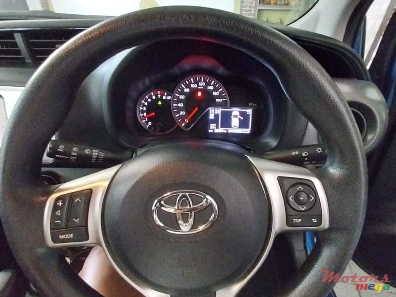 2014' Toyota Vitz photo #2