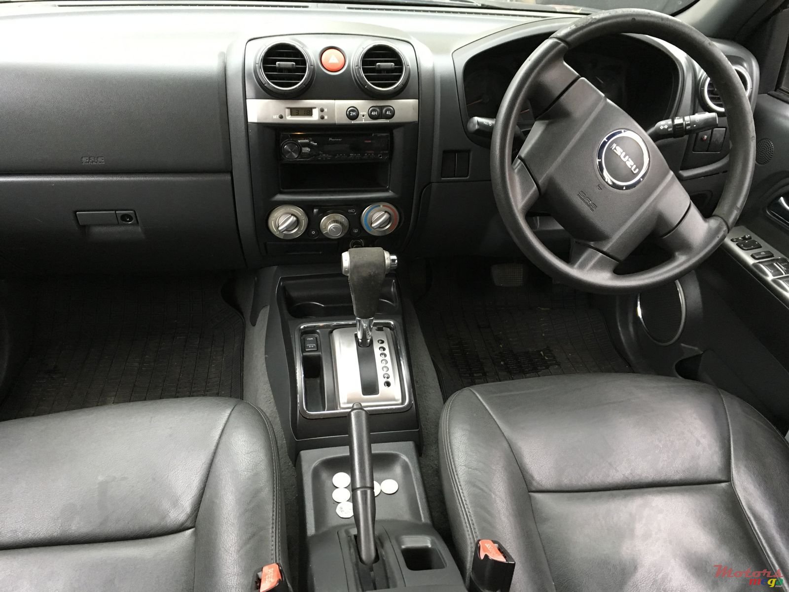 2010' Isuzu D-Max photo #3