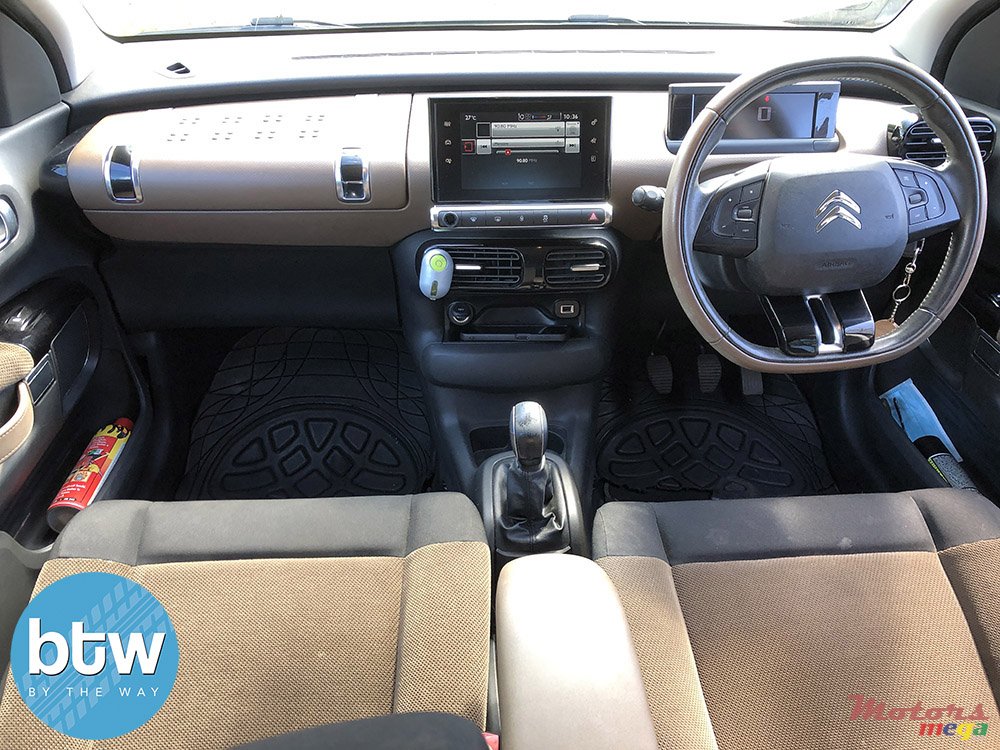 2016' Citroen C4 Cactus photo #7