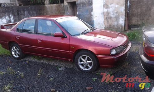 1995' Nissan Primera photo #1