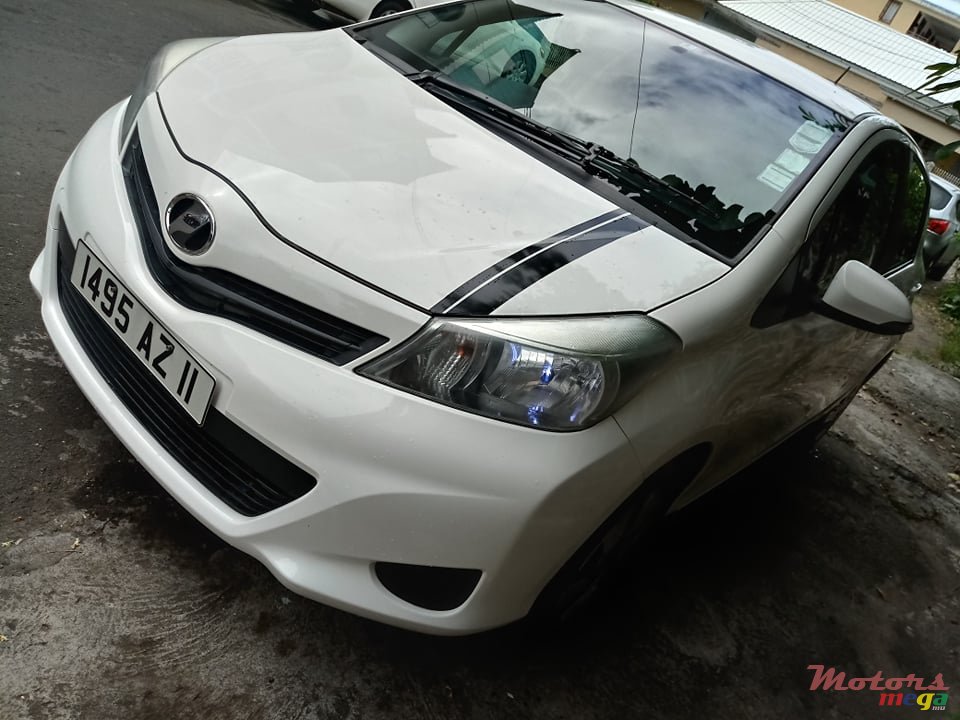 2011' Toyota Vitz 1300 photo #1