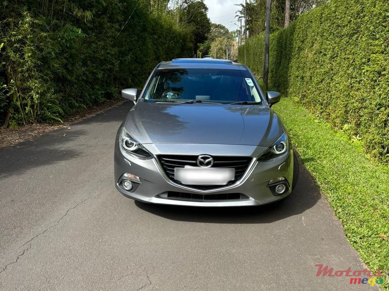 2015' Mazda 3 Japan photo #2