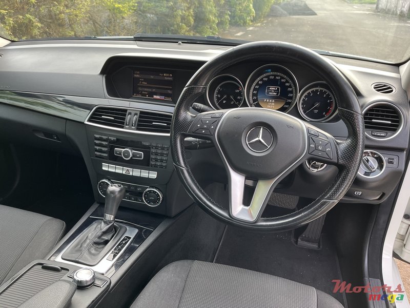 2011' Mercedes-Benz C 180 photo #3